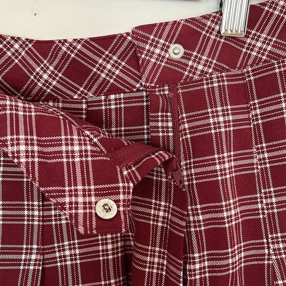 [3/$30] H&M Divided Burgundy Red Plaid Tennis Skirt- Size 6 👚 - Picture 2 of 4